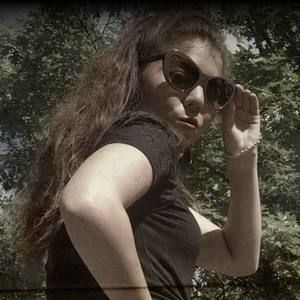 Meet your Posher, Khalima